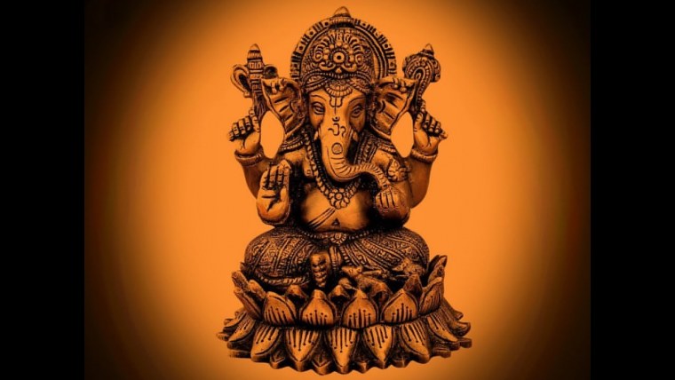 Ганеша на темном фоне