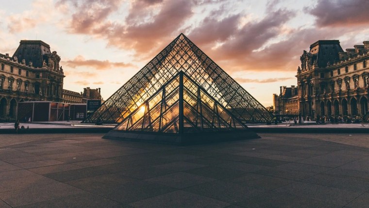 Эстетика архитектуры Лувр