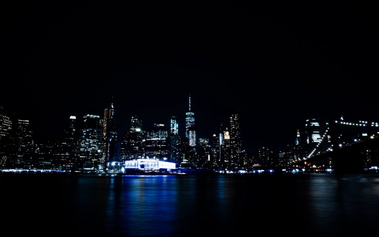 Ночной город темный