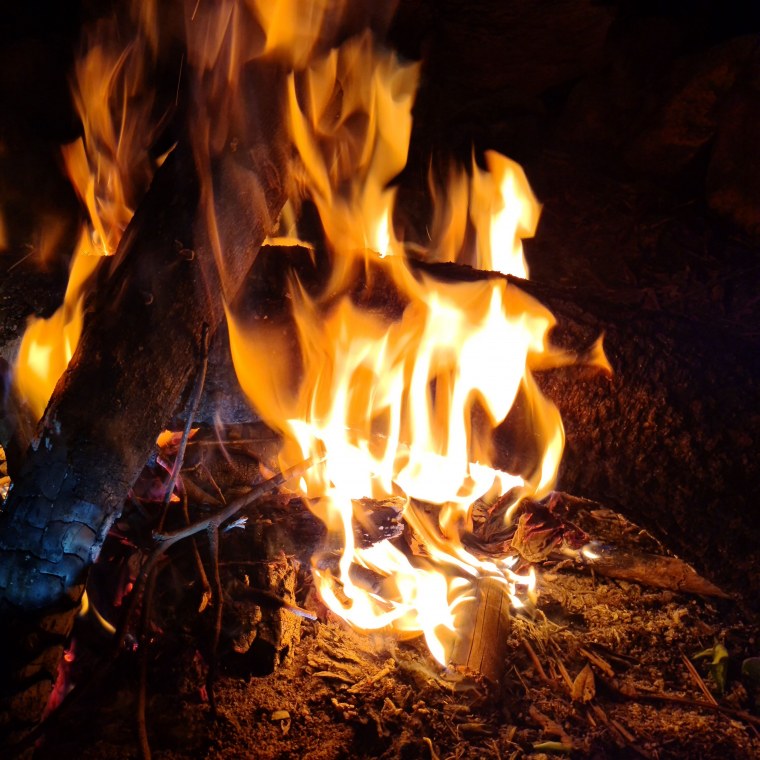 Костер на закате и ночное купание