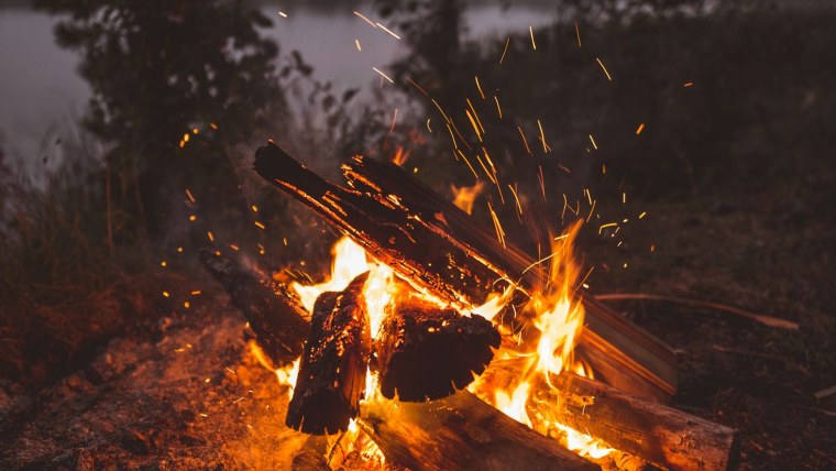 Обои на рабочий стол костер