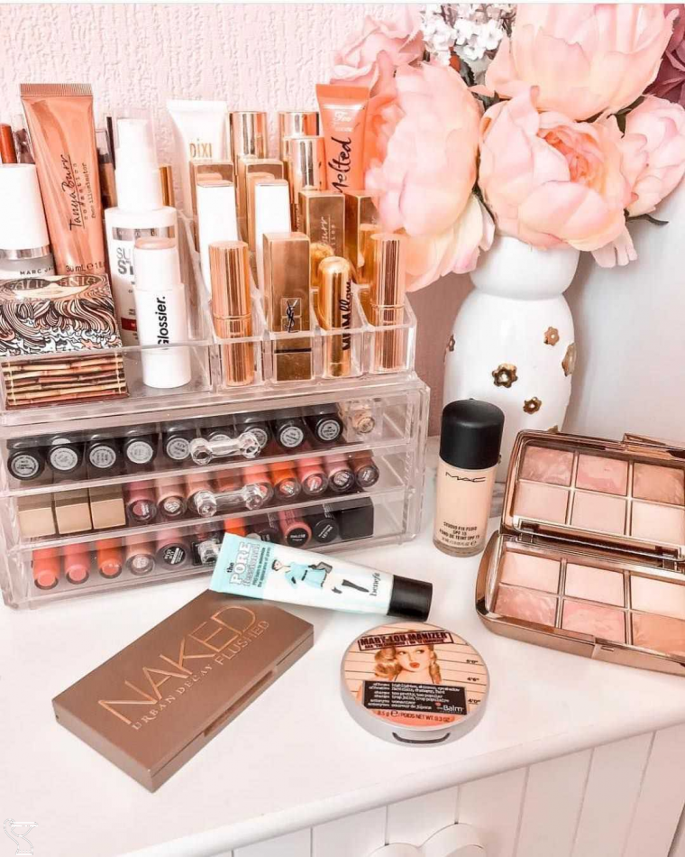 Очень много косметики