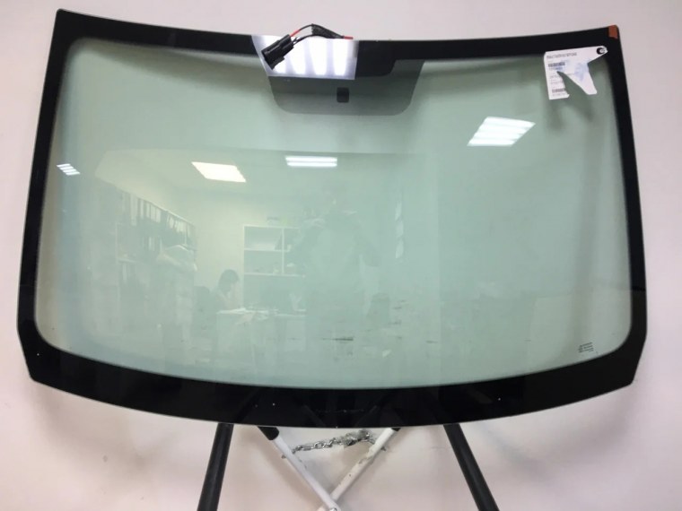 Большое лобовое стекло