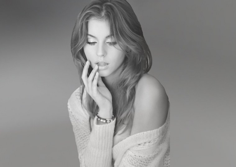 Красивая девушка черно белое