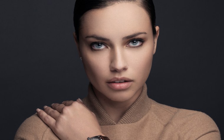 Адриана Лима анфас