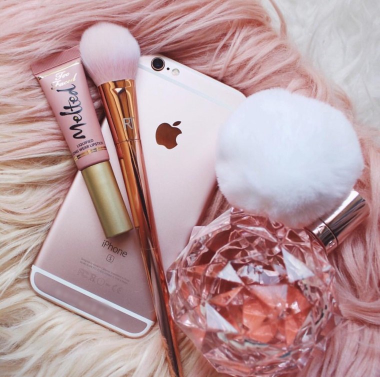 Розовые вещи для эстетики