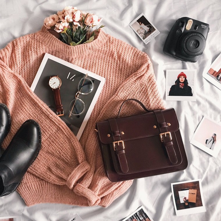 Красивая одежда на столе