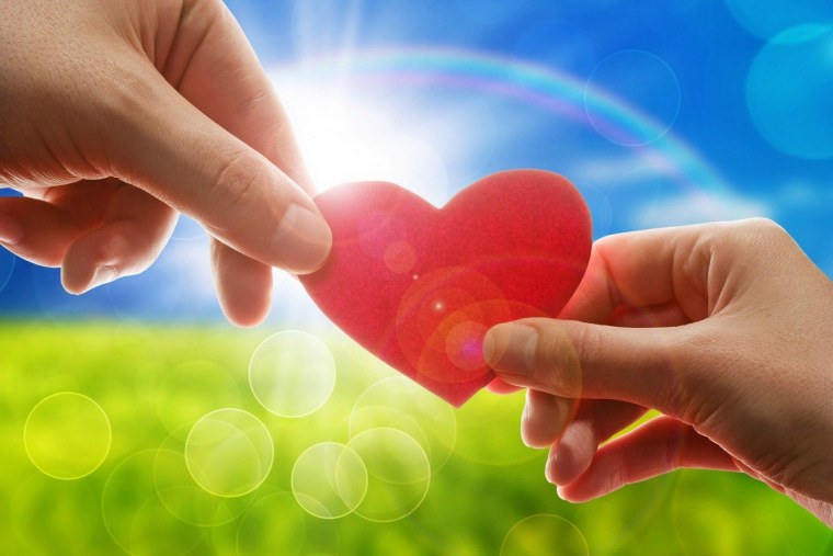 Сердце в мужских ладонях