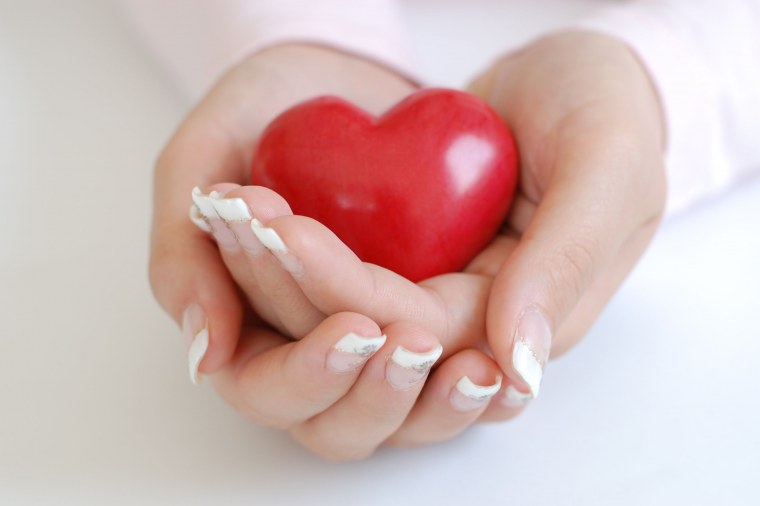 Большое сердце в руках