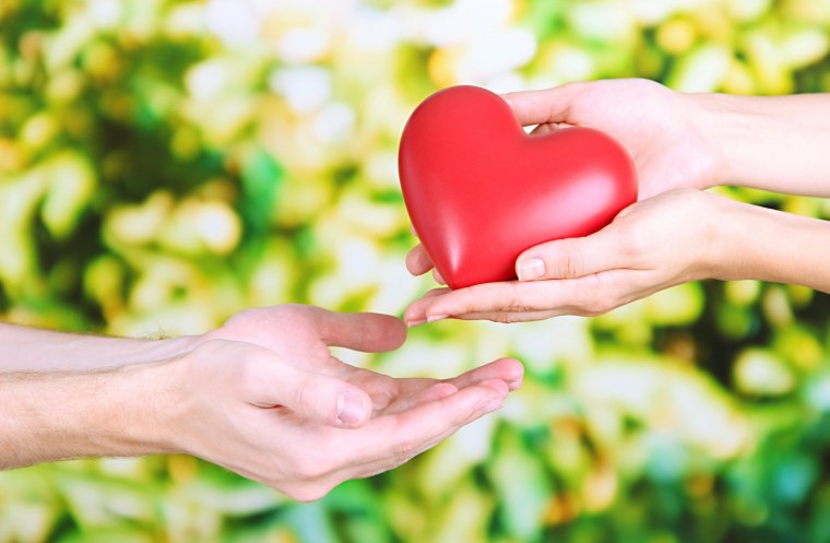 Сердце в мужских ладонях