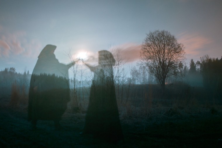 Кладбище ночью туман