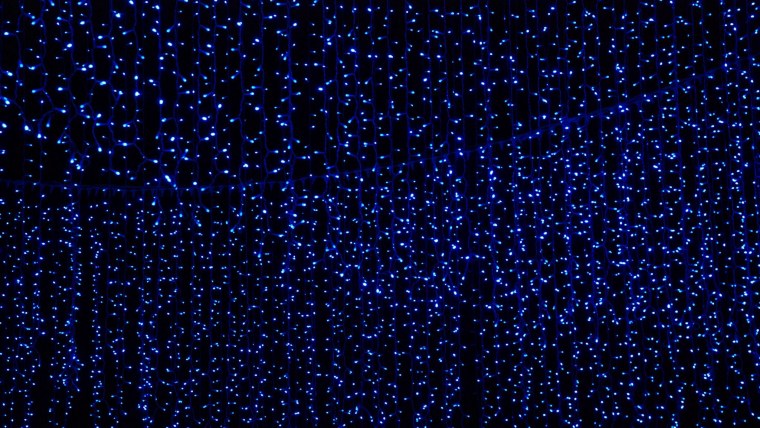 Светящиеся точки на черном фоне