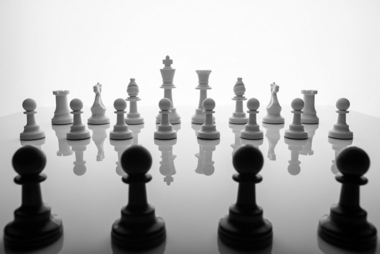 Стеклянные шахматные фигуры