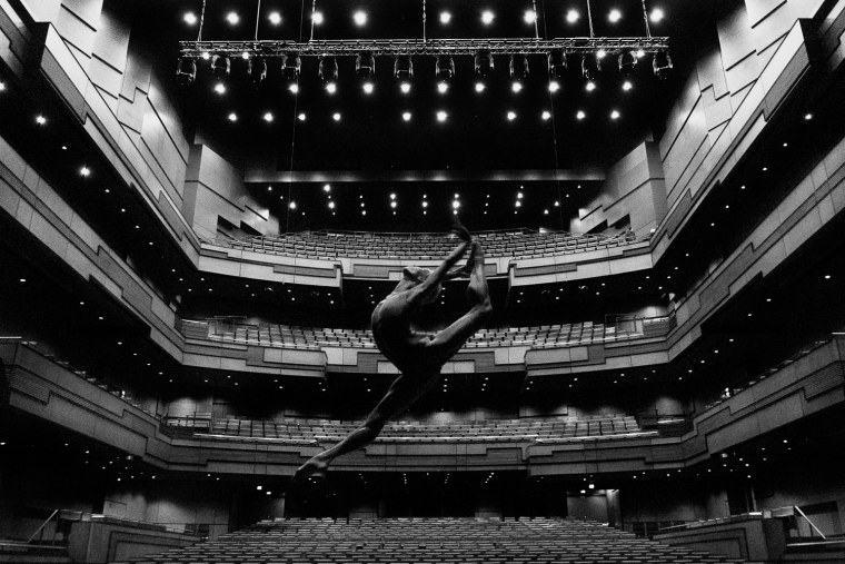 Театр черно белый