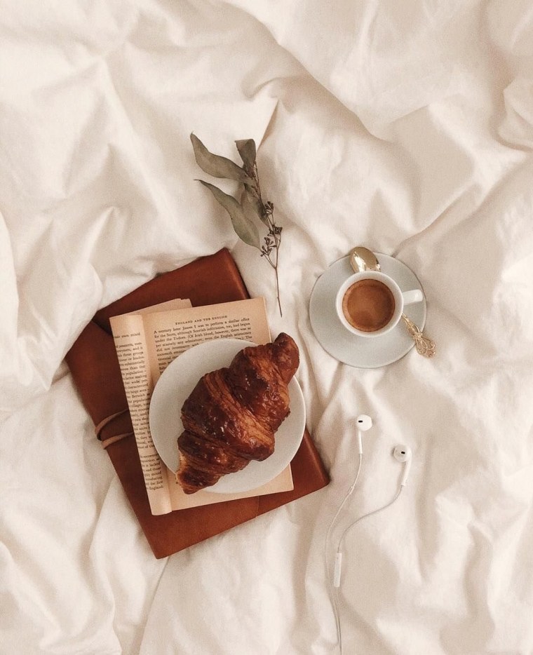 Цветы и кофе для инстаграмма