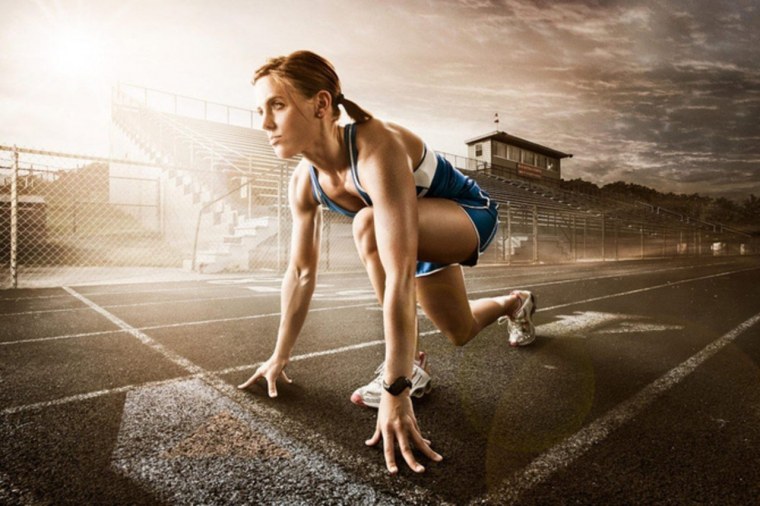 Девушка бежит