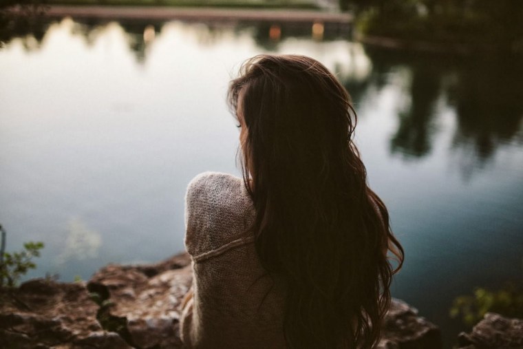 Одинокая женщина