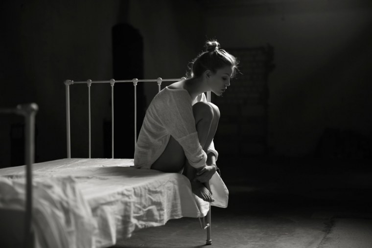 Одинокая девушка