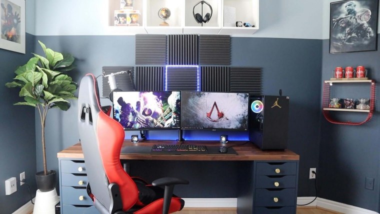 Комната геймера с зелёной подсветкой