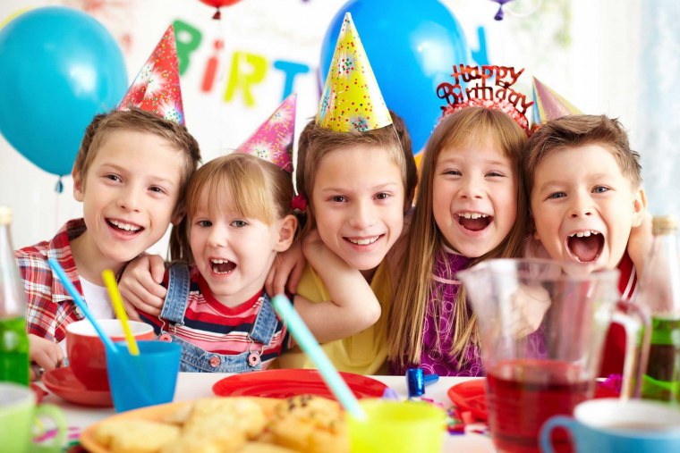 Дети с воздушными шариками