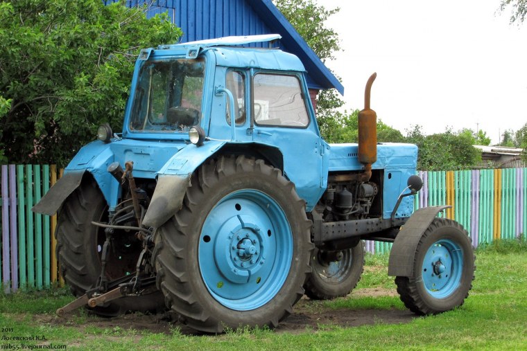 Трактор МТЗ 80 красный