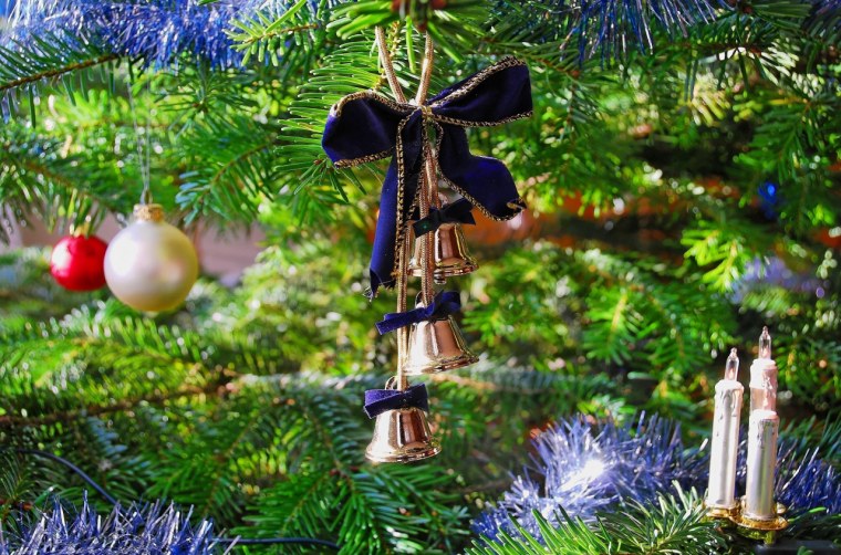 Новогодние елки и игрушки