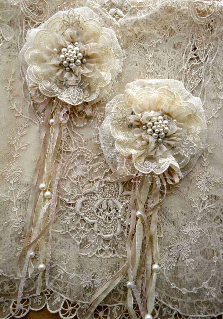 Броши в стиле шебби Шик