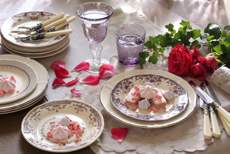Красивая посуда для праздничного стола