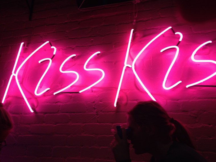 Розовый неон Эстетика