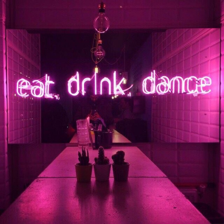 Эстетика розового и черного неон