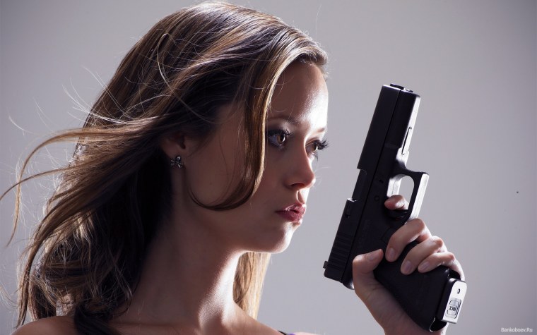 Саммер Глау пистолет