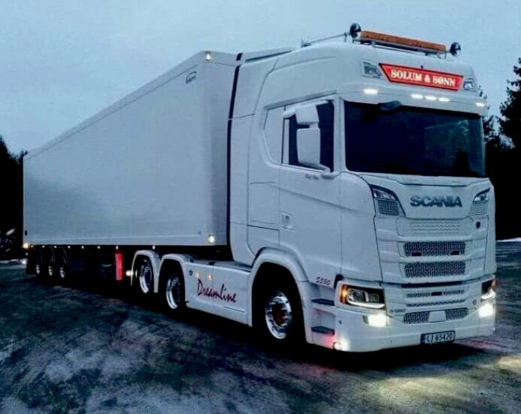 Фура Скания белая