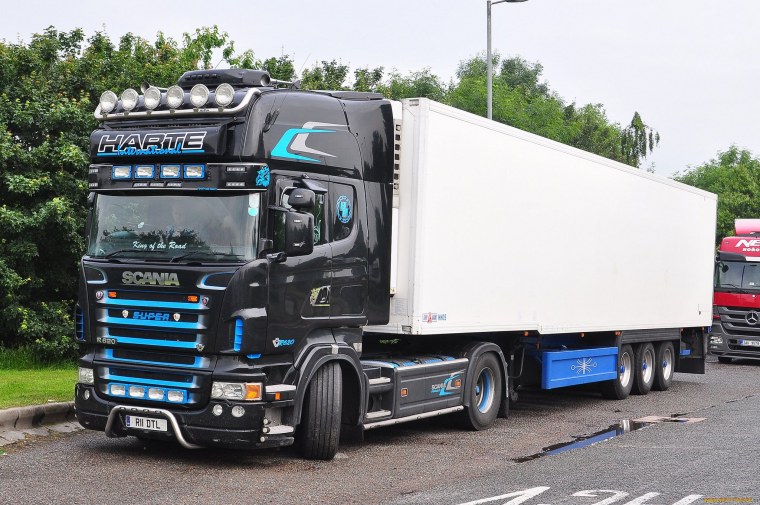 Седельные тягачи Scania с фурой