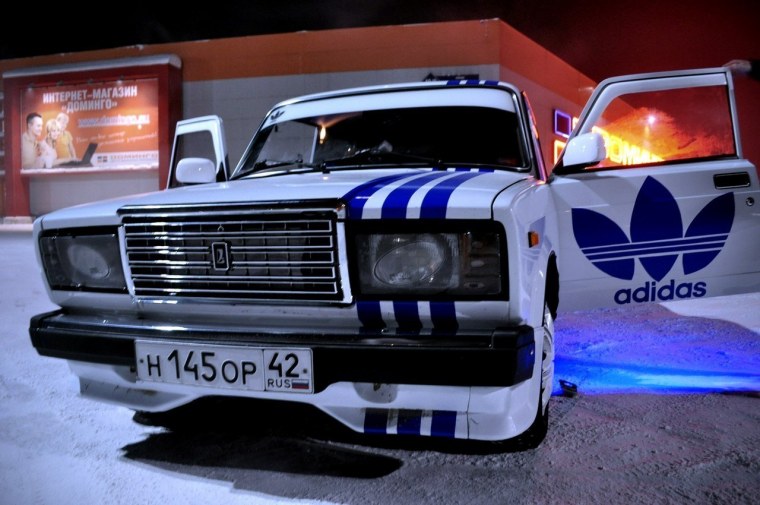 ВАЗ 2107 низкая белая