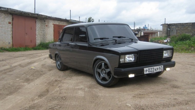 ВАЗ 2107 черный р17