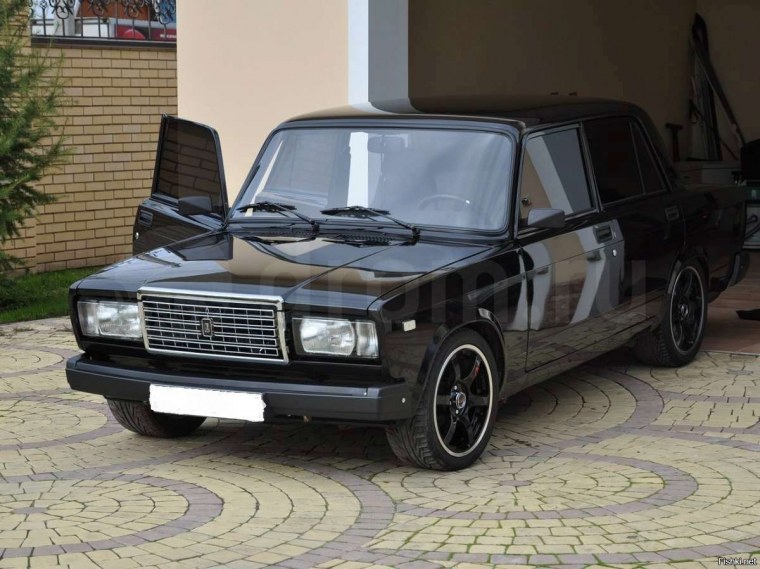ВАЗ 2107 тюнинговый черный