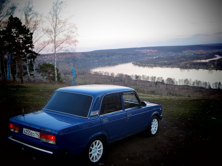 ВАЗ 2105 черная тюнинговая