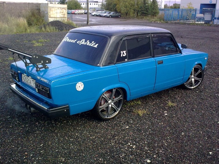 Тюнингованный ВАЗ 2105