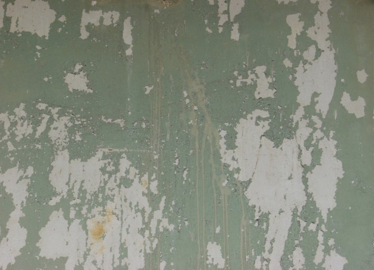 Старая покрашенная стена