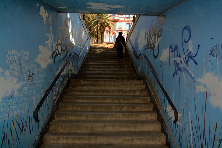 Старые подъездные двери