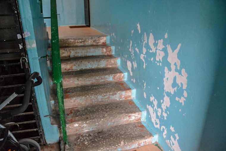 Подъездные стены старые