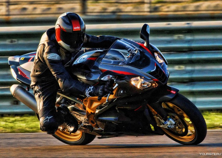 Aprilia RSV 1000 R
