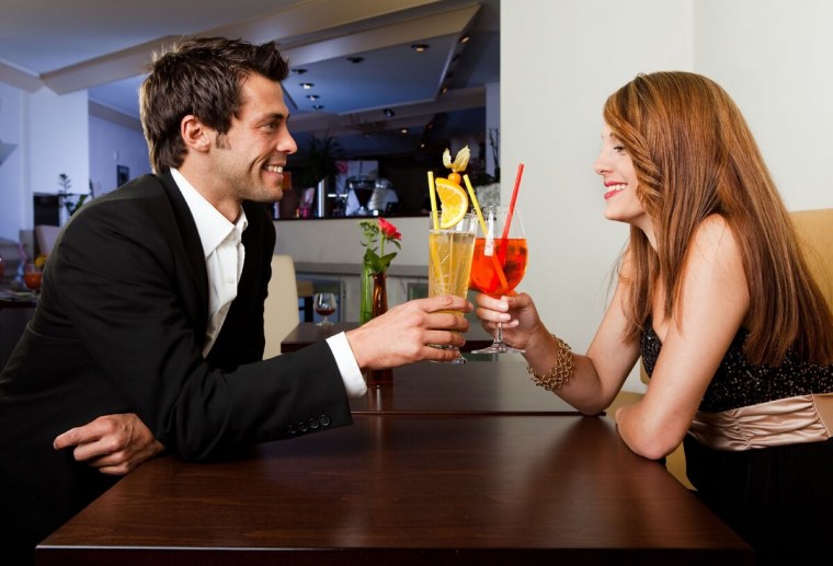 Встреча в кафе мужчина и женщина