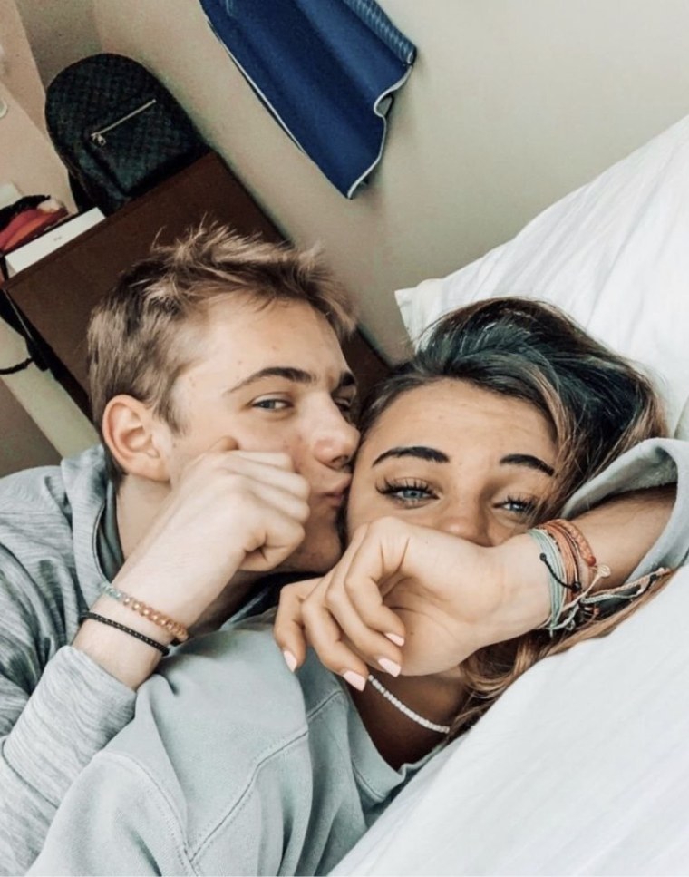 Селфи парочек