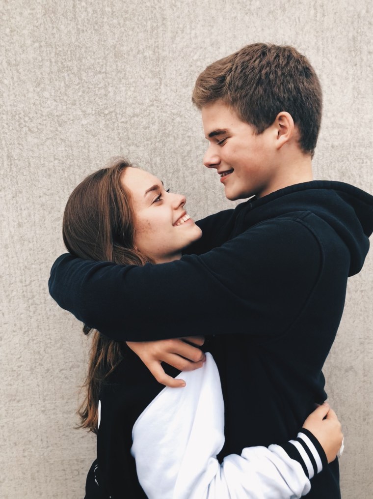 Влюблённые подростки