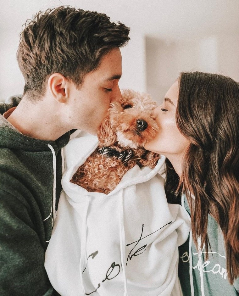 Пара с собакой