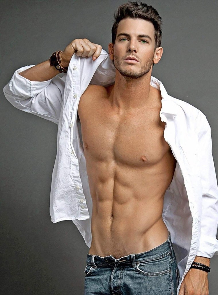 Мужчина без рубашки