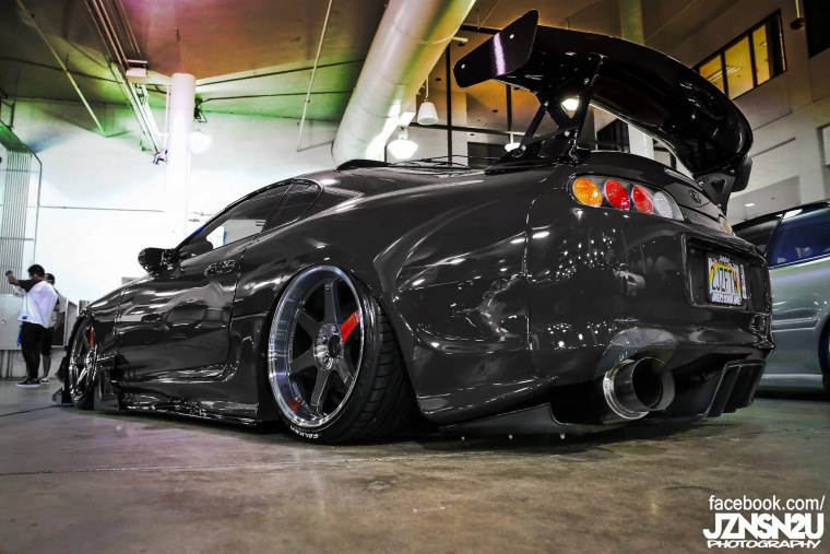 BMW x6m зеленый цвет