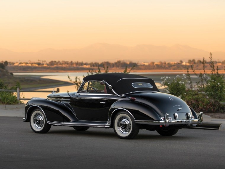 Мерседес Бенц 300 SC