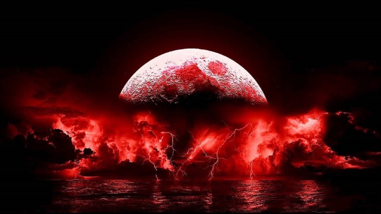 Молния на черном фоне